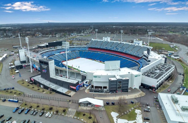 Walk 2 Stadium | Ping Pong/Darts | K Bed