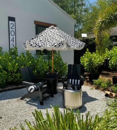 Walk to Best Eats and Shops and Stay in Style