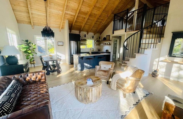 Walk to Downtown Sebastopol * Luxe Vacation Living