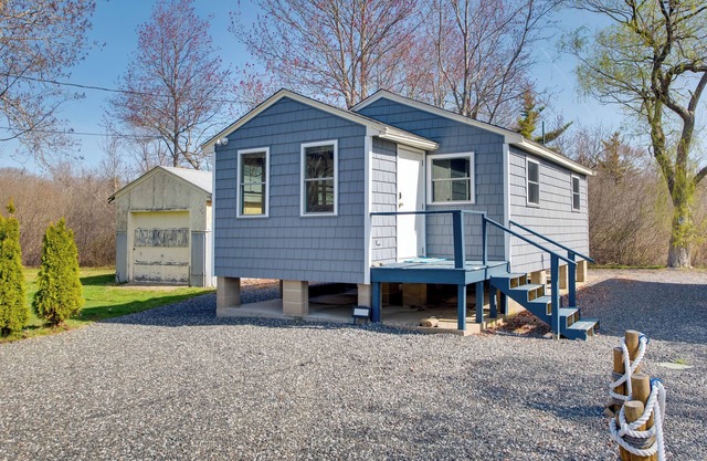 Walk to Long Sands Beach: Cottage w/Fire Pits!