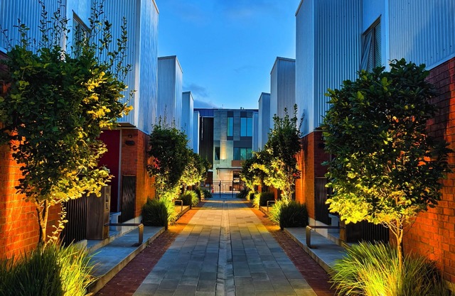 Walk to Stadium · CBD 2BR 2Bath Townhouse + Free Reserved Parking - JJHome