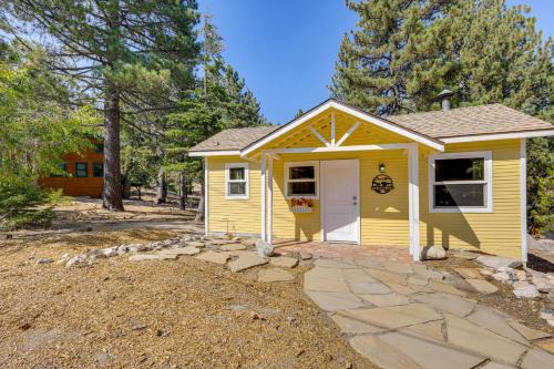 Walk to Water Cozy Cabin in Green Valley Lake!
