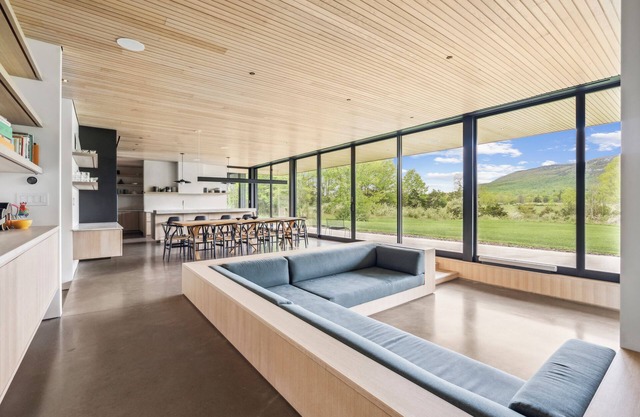 Wander Black Creek sleeps 8, w/Hot tub & Workstations, 4 Bedrooms