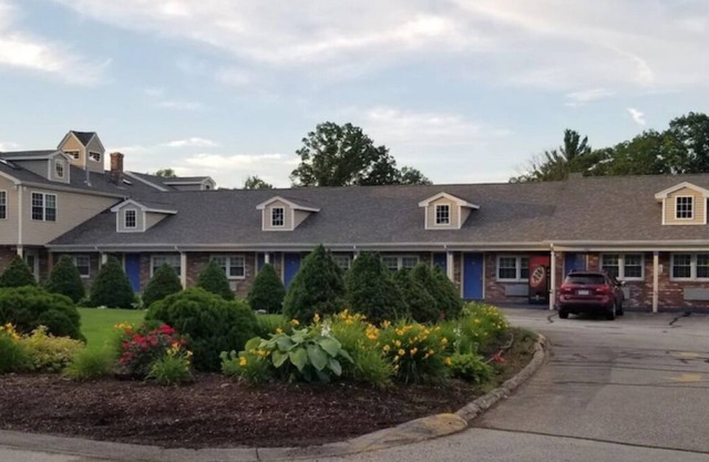 Warm and Inviting Sturbridge Accommodation with Complimentary Breakfast