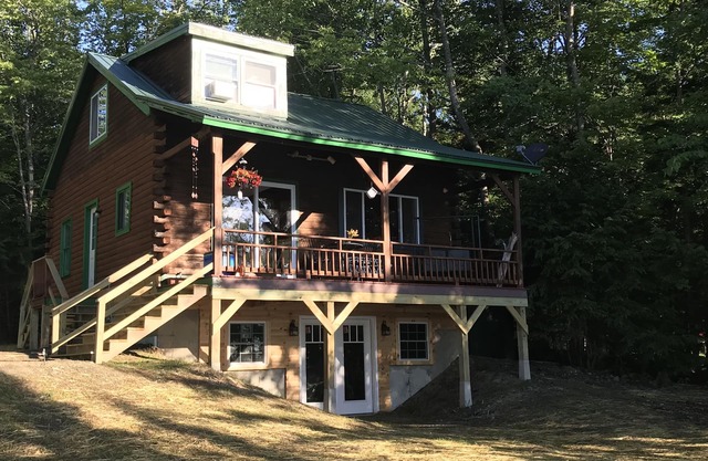 WATERFRONT-3BR, 2BA Log Cabin On Big Indian Lake