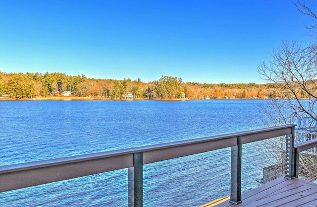 Waterfront Cottage: 10 Min to Great Barrington!