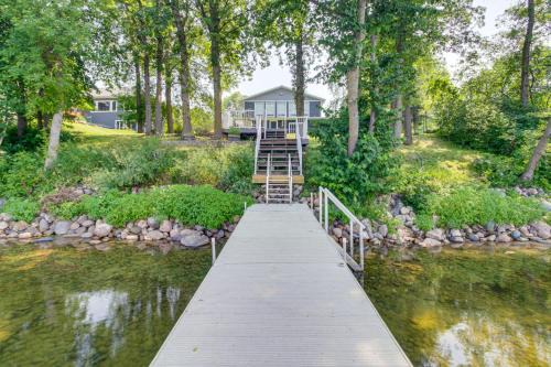 Waterfront Family Retreat on Lake Lida with Dock