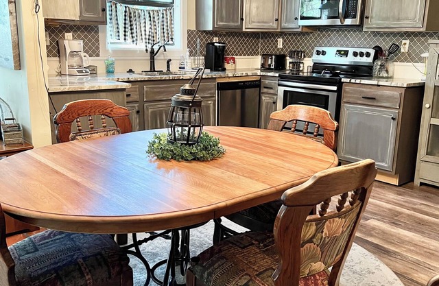 Waterfront Guest Cottage 2 bdrm Sleeps 5. Minutes to beaches on 30-A