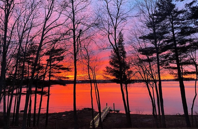 Waterfront Home with dock just 10 min from downtown Portsmouth, NH. Sleeps 10.