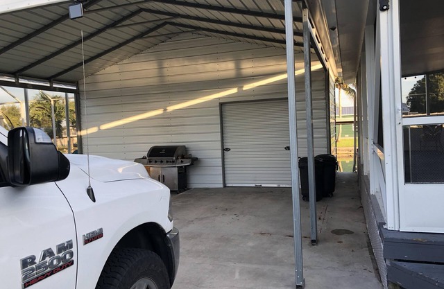 Waterfront, indoor pool, covered marina, fenced 3/2 home