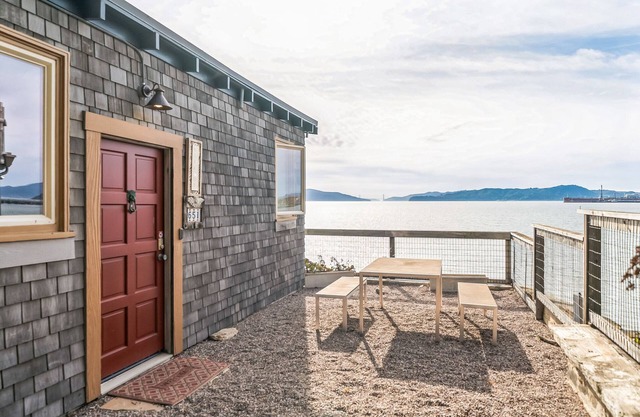 Waterfront WFH Getaway