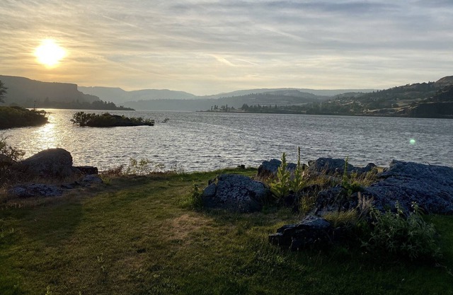 Waterfront Windsurf House for rent on private beach in Rowena