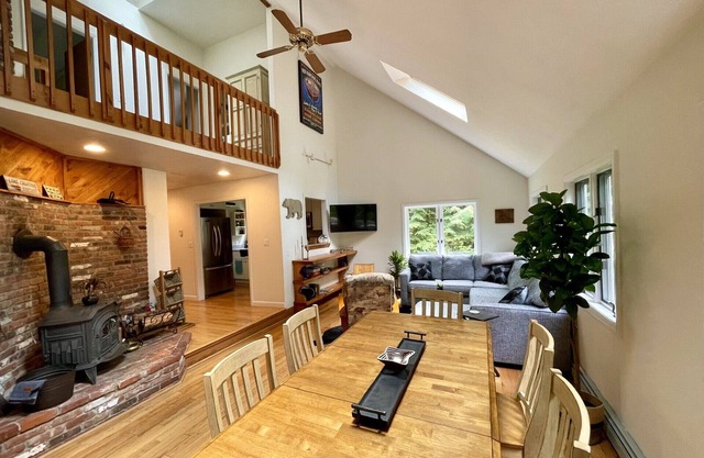Waterville Estates! Private and peaceful yard, Sleeps 8, 3Br/2Ba, Fire Pit, Deck