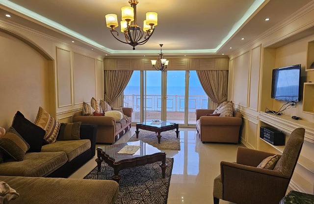 Welcome sea view - families only