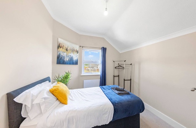 Welcoming 3-Bedroom House with WiFi in Charming Ashford