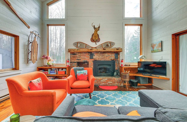 Whimsical Winhall Cottage w/Fire Pit!