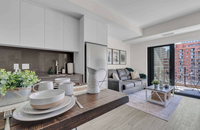 Whispering Pines Retreat DT Getaway & Skyline Views