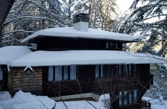 "Whispering Pines" Ski House in the heart of the Green Mountains