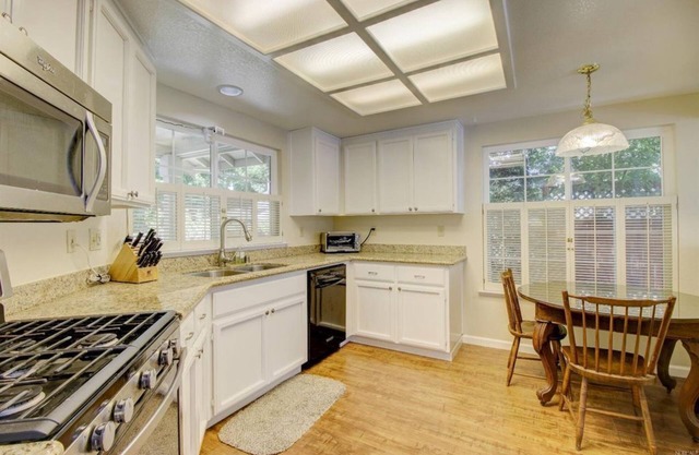 Wine Country - Luxurious 3-bdrm in Petaluma, Ca. -30 nights minimum