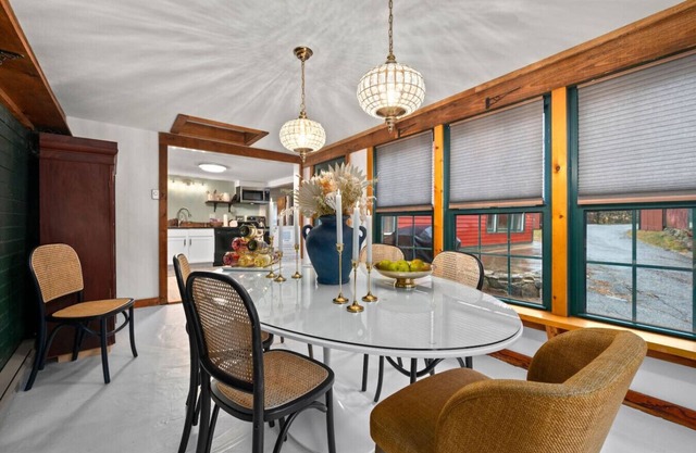 Winery Farmhouse w/Private Hot Tub & Wine Tasting