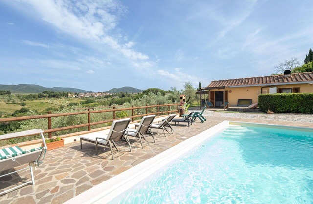 Wonderful private villa with private pool, hot tub, WIFI, TV, pets allowed and panoramic view