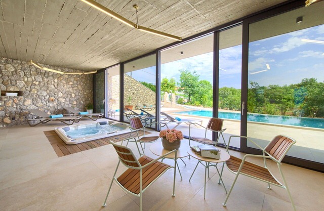 Wonderful private villa for 6 people with private pool, WIFI, hot tub, A/C, TV and terrace