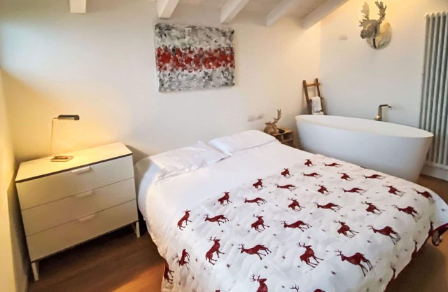 Wonderful private villa for 3 guests with WIFI, TV, patio and pets allowed