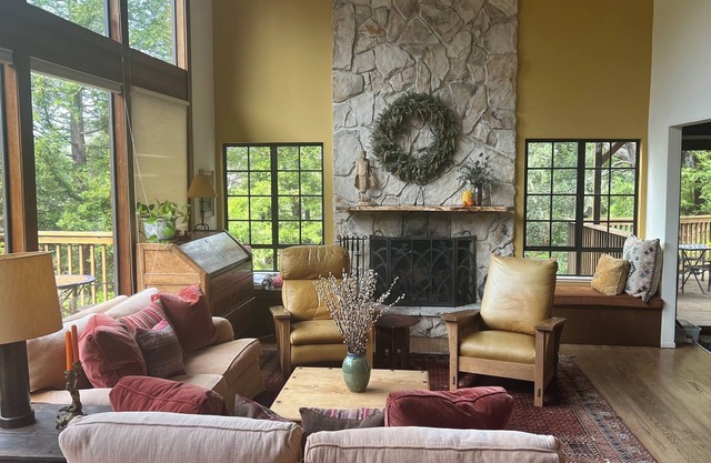 Woodland Sanctuary Walking Distance to towns of San Anselmo and San Rafael