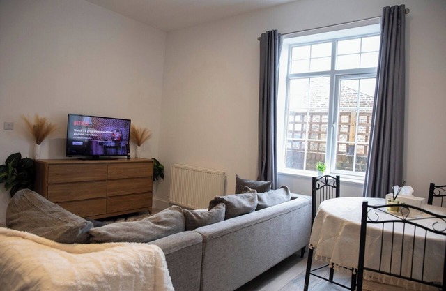 XL Modern Studio Flat In Kent