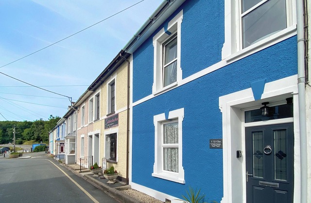 Y Tŷ Glas is a charming terraced cottage in New Quay.