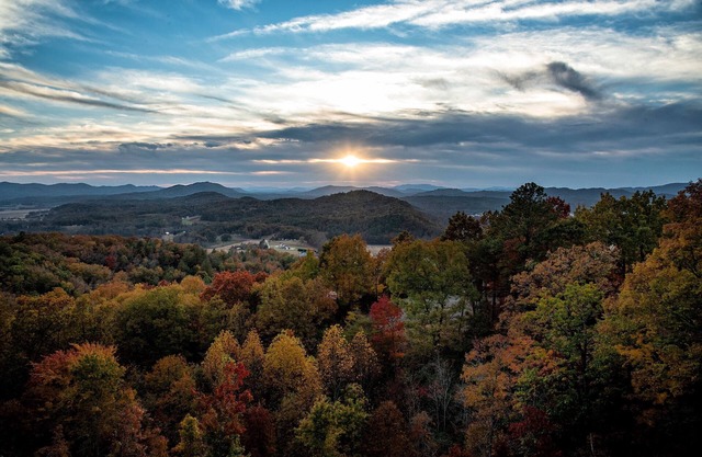 YonderCabin: a Modern Cabin with Views for Days