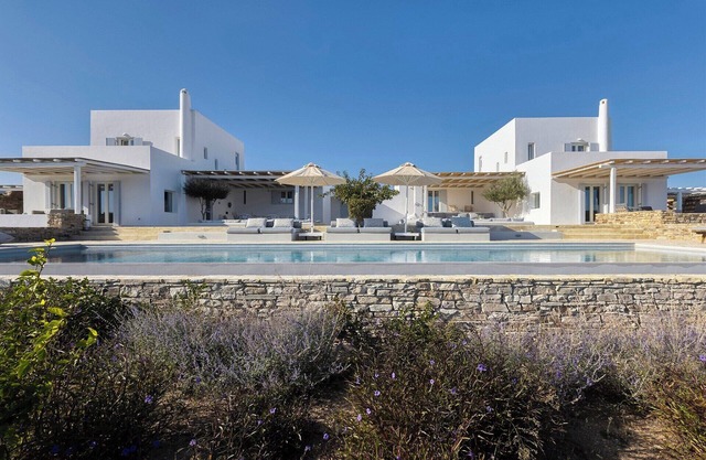 Yvoni - Nine Bedroom Villa, Sleeps 18