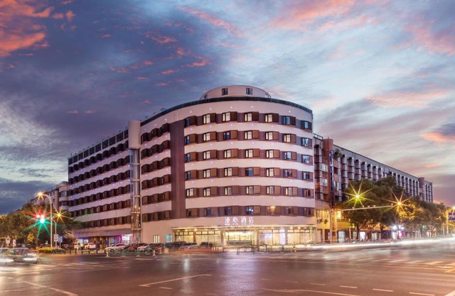 Zhangjiagang Pedestrian Street Manxin Hotel