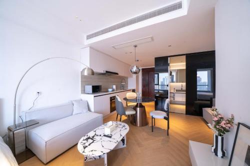 Zhome- Count Luxury Apartment 2