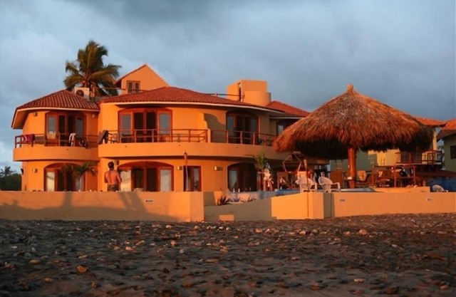 Zihuatanejo area, La Saladita Beach