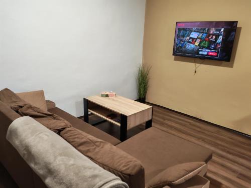 Zo. Low Budget House