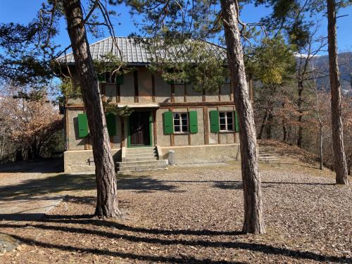 Chalais House | Ô Bercail