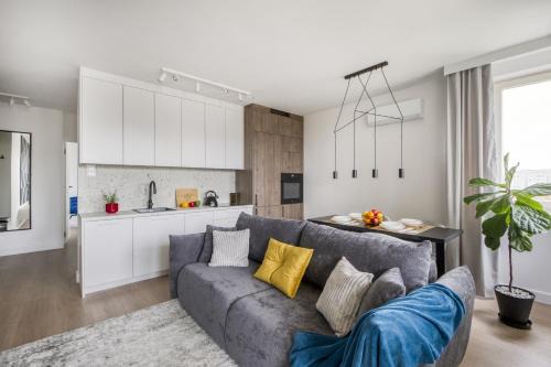 Targowek Apartment | Św Wincentego 114 SuperApart - Z balkonem