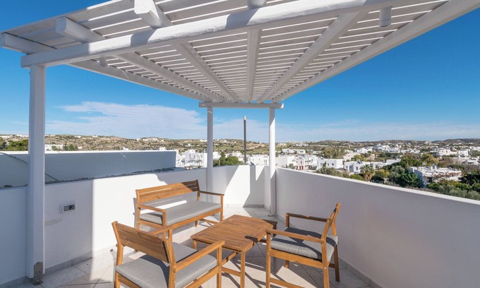 Adamas Apartment | Μπαλκόνι με θέα/Viewtiful balcony