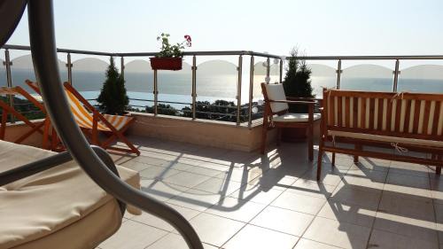 Saints Constantine and Helena Apartment | Апартамент Кабакум