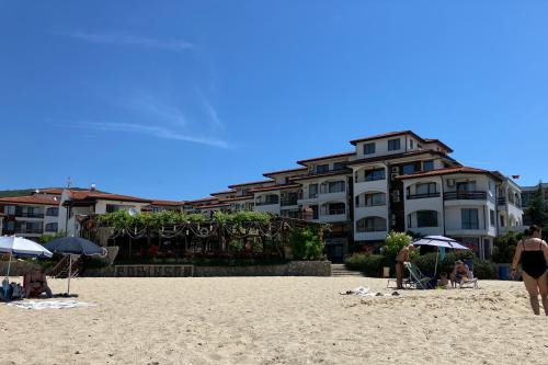 Elenite Apartment | Двустаен апартамент с прекрасна морска гледка и голяма тераса на самия бряг на морето