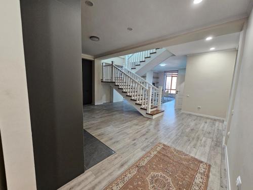 Bishkek Apartment | Двухэтажная квартира на Элебаева