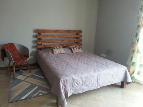 Holosiivskyj House | Дом напротив отеля "Рамада Энкор"