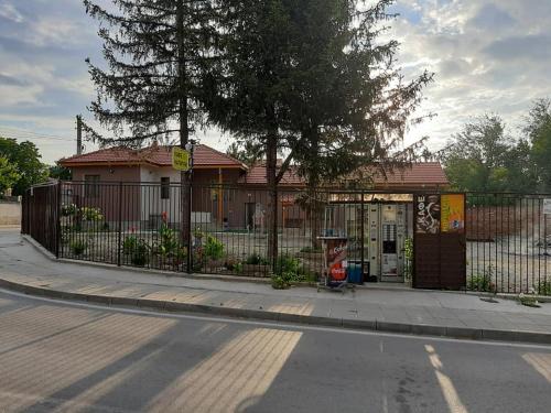 Dolna Mitropoliya House | Квартири ЦЕНТРАЛ