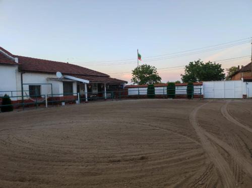 Gulyantsi House | Конна база Ескус Хорсес