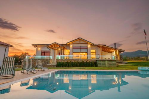 Apriltsi Villa | Къщата на Mечтите/House of the Dreams