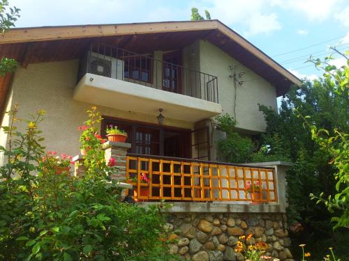 Kyustendil Villa | СПА къща за гости Каза Роза - Swiss Style Chalet Casa Rosa SPA Guest House
