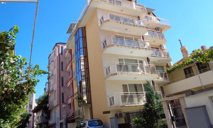 Nessebar New Town House | Стаи за гости" Герови"