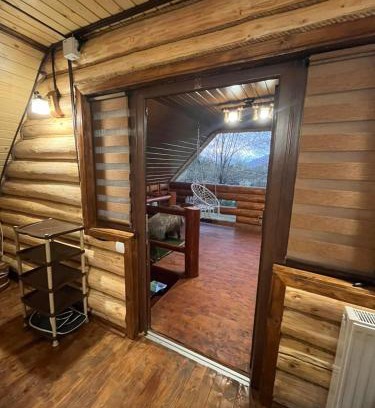 Nyzhnje Selyshche House | Старий Млин