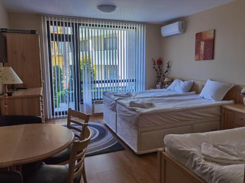 Razlog Apartment | Студио за трима, басейн, Aspen Golf Resort, Банско, Разлог